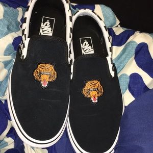 tiger and checkered vans